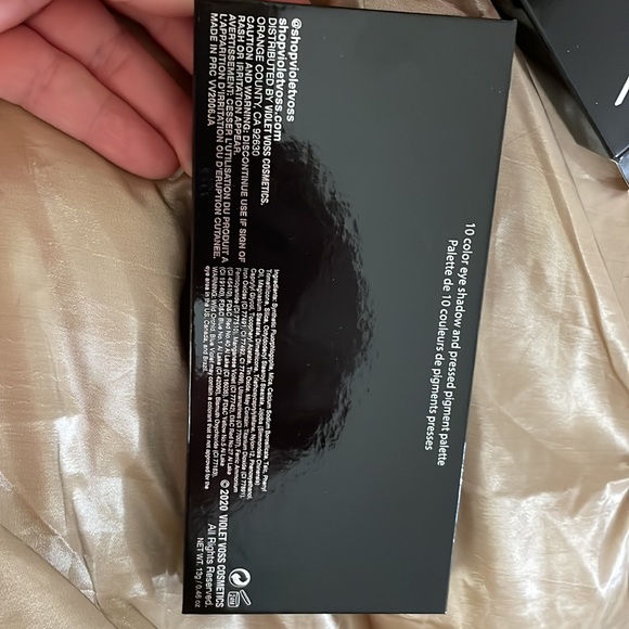 Violet Voss~Essentials 2 Eye shadow palette - Picture 6 of 6
